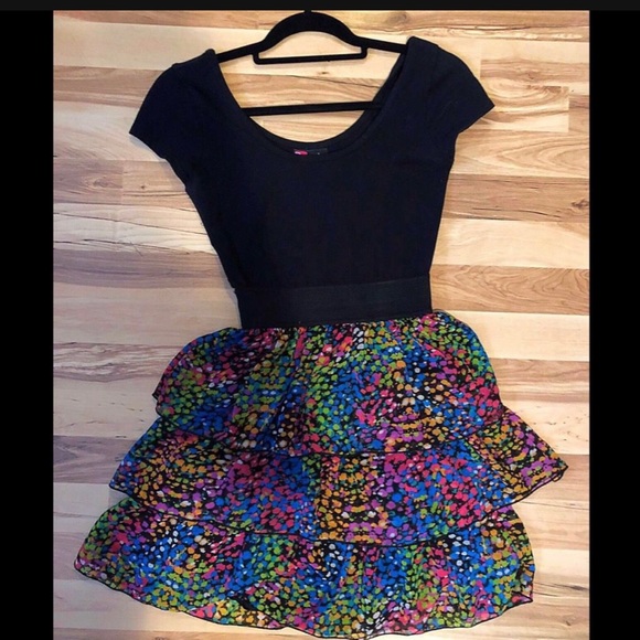 Flattering Casual Black & Color Print Dress - Picture 2 of 4